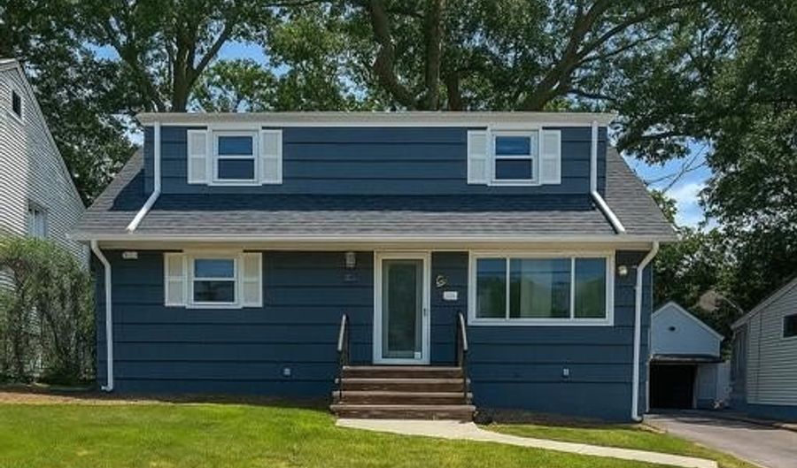 204 Hillside Ave, Bergenfield, NJ 07621 - 4 Beds, 2 Bath
