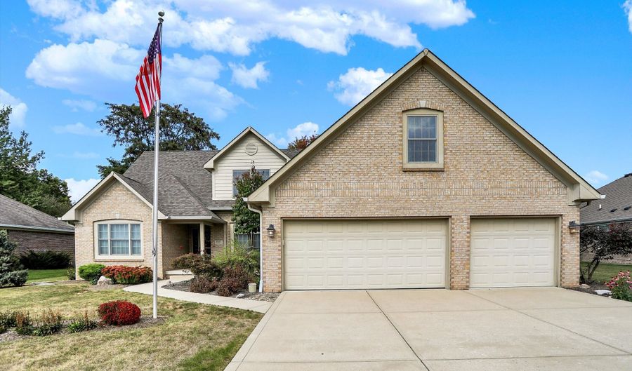 6686 Woodcrest Dr, Avon, IN 46123 - 5 Beds, 4 Bath