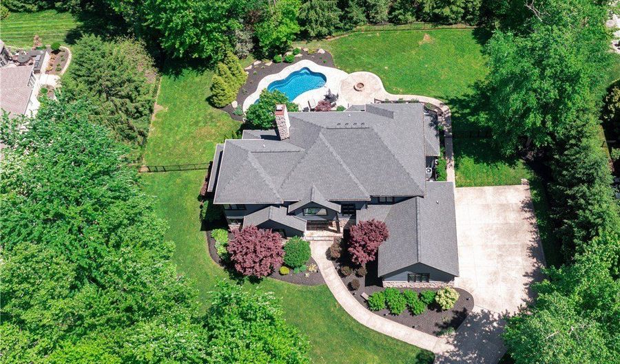 560 Club Dr, Aurora, OH 44202 - 4 Beds, 5 Bath
