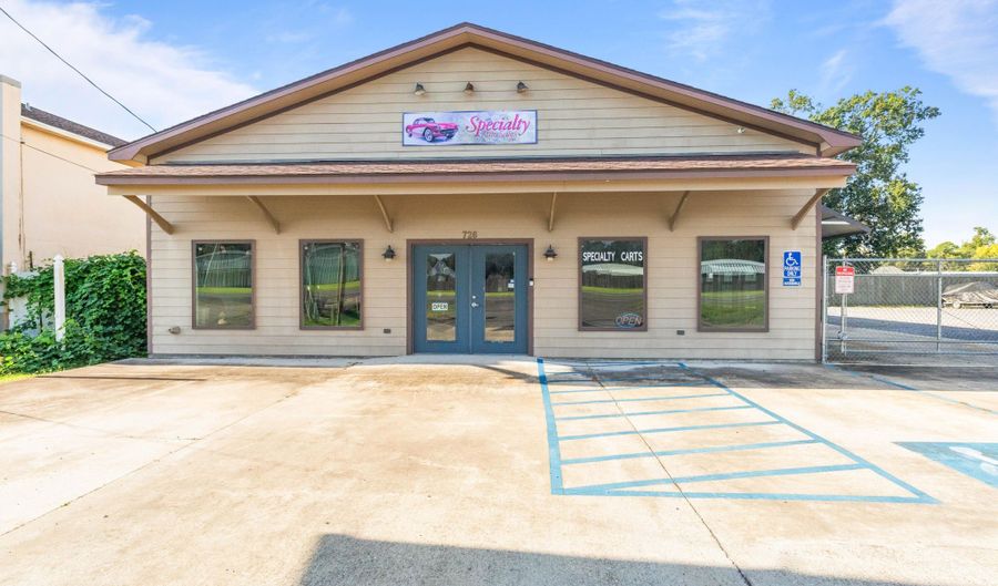 726 Veterans Memorial Dr, Abbeville, LA 70510 - 0 Beds, 3 Bath