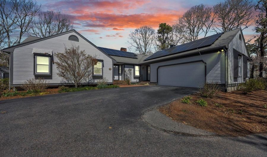 52 Clubhouse Dr, Bourne, MA 02532 - 4 Beds, 4 Bath