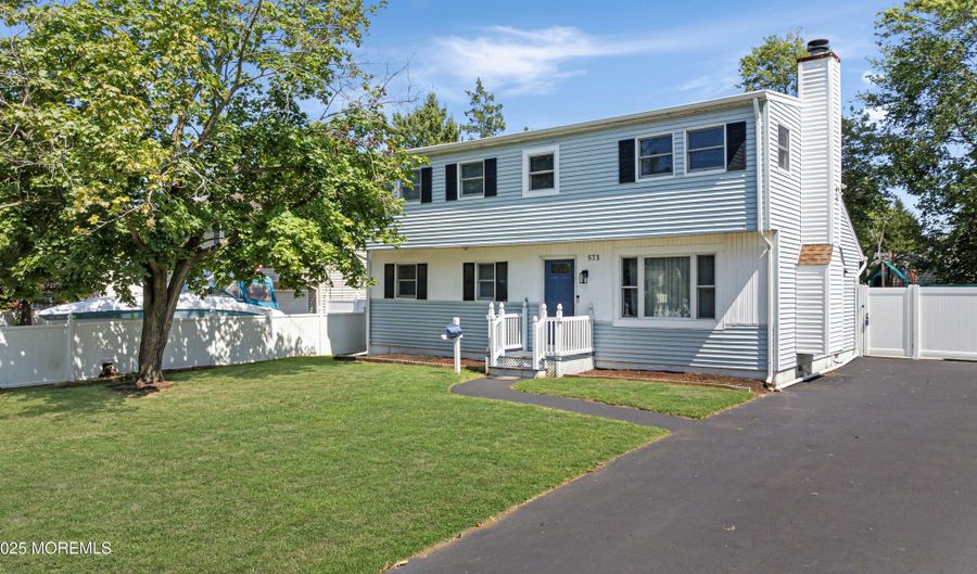 573 Sumner Ave, Belford, NJ 07718 - 4 Beds, 2 Bath