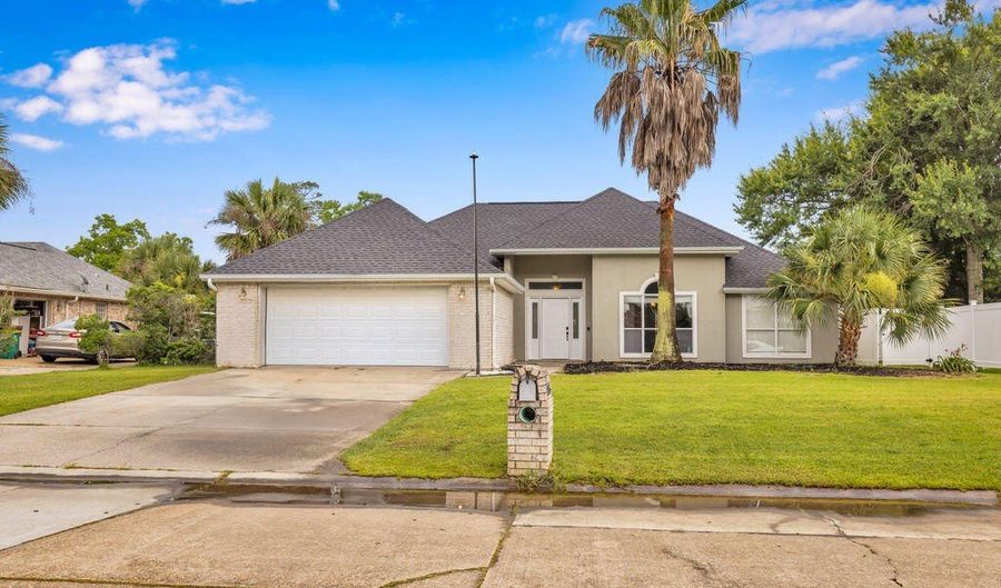 886 On The Grn, Biloxi, MS 39532 - 3 Beds, 2 Bath