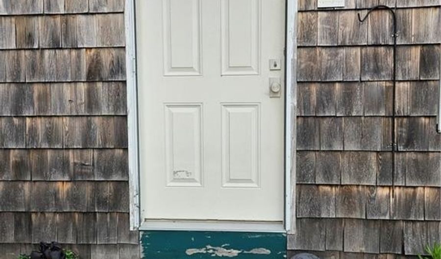 5 Martin St, Coventry, RI 02816 - 2 Beds, 1 Bath