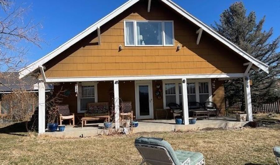 222 S 10th St, Thermopolis, WY 82443 - 4 Beds, 2 Bath