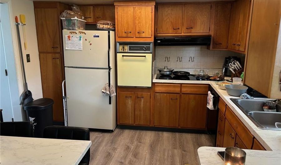 226 E WALNUT St, Allentown, PA 18109 - 4 Beds, 1 Bath