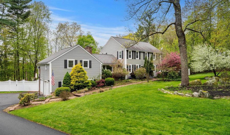 13 Birchwood Cir, Bedford, NH 03110 - 4 Beds, 4 Bath
