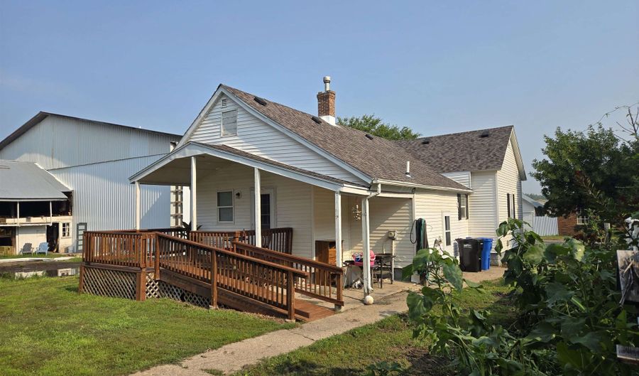 130 Dakota St, Akron, IA 51001 - 3 Beds, 1 Bath