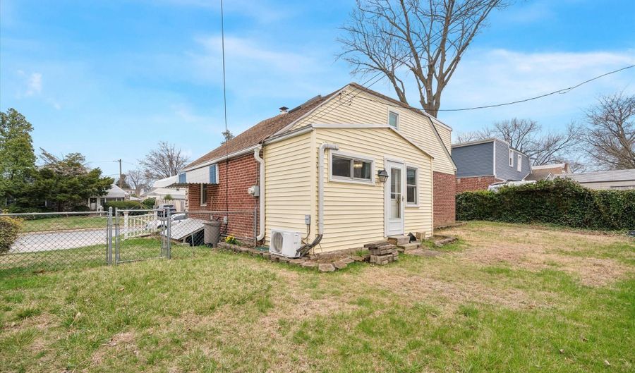 741 CRICKET Ln, Aldan, PA 19018 - 3 Beds, 2 Bath