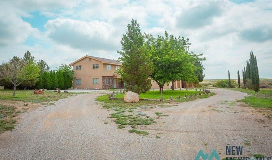 14 Nichol St, Carlsbad, NM 88220 - 4 Beds, 2 Bath