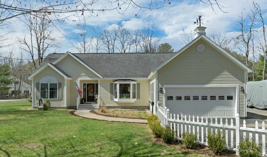22 Fairway Dr, Ashland, NH 03217 - 2 Beds, 3 Bath