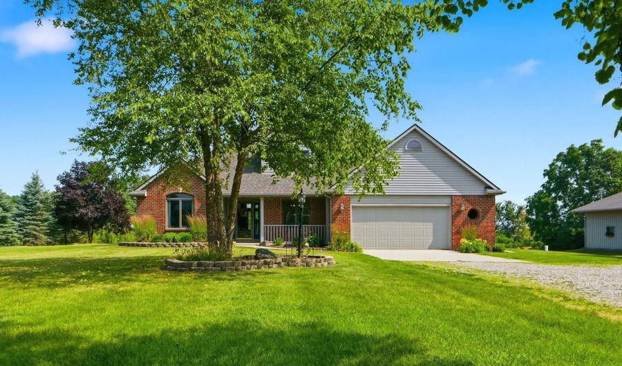 3919 County Rd 34, Auburn, IN 46706 - 3 Beds, 3 Bath