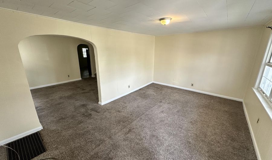 2011 7th Ave, Altoona, PA 16602 - 3 Beds, 1 Bath