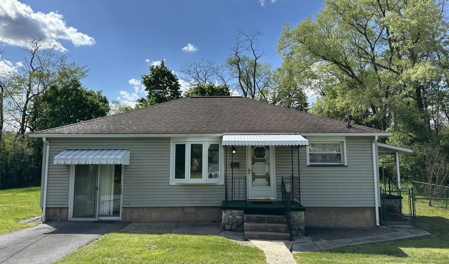 3935 Oak Ave, Altoona, PA 16601 - 2 Beds, 1 Bath