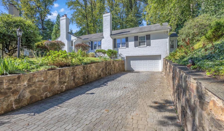 3548 N VALLEY St, Arlington, VA 22207 - 3 Beds, 3 Bath