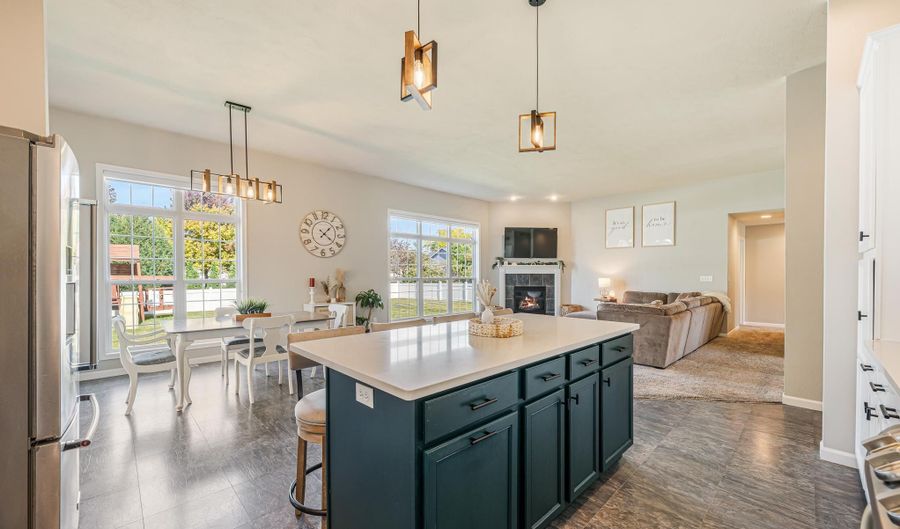 2184 W NOELLE Ln, Appleton, WI 54913 - 3 Beds, 3 Bath
