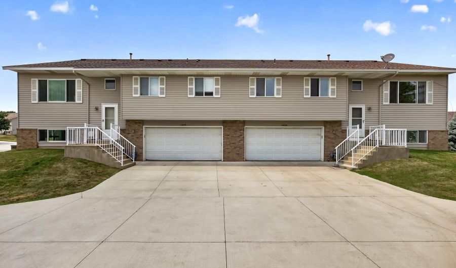 15894 Gooseberry Way, Apple Valley, MN 55124 - 3 Beds, 2 Bath
