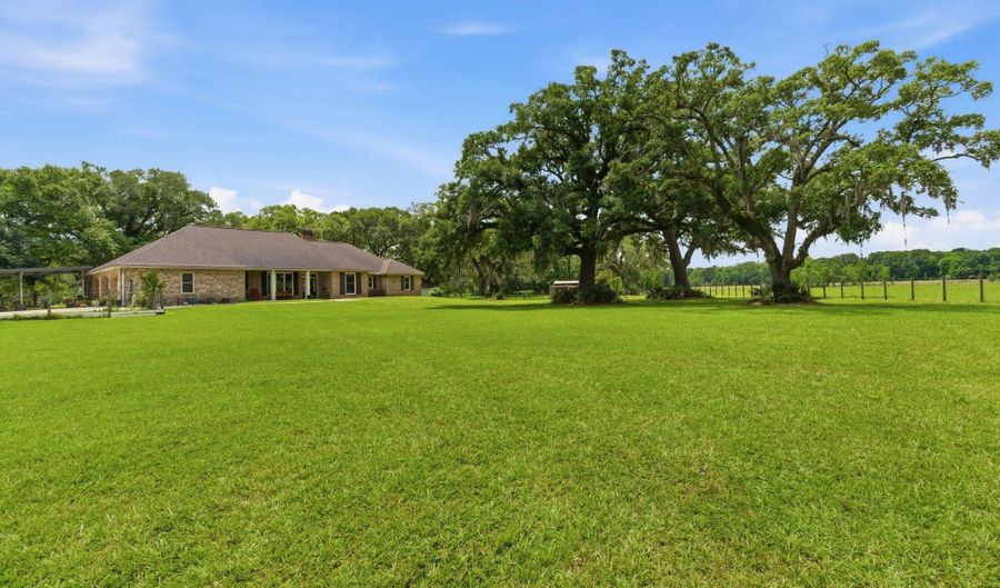 776 Sand Pit Rd, Arnaudville, LA 70512 - 4 Beds, 3 Bath