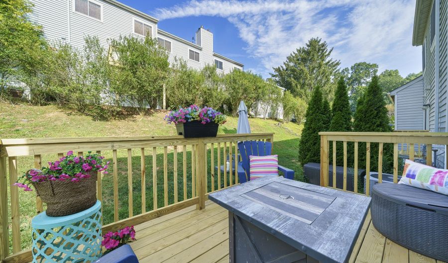 31 Wynwood Dr 31, Cromwell, CT 06416 - 3 Beds, 3 Bath