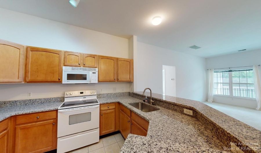 2802 S Knightsbridge Cir, Ann Arbor, MI 48105 - 2 Beds, 2 Bath