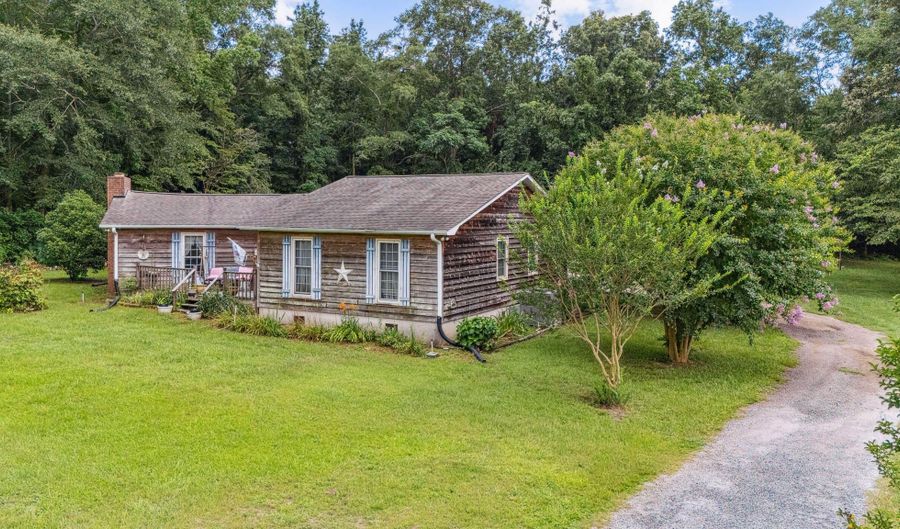 102 Indian Waters Trl, Batesburg Leesville, SC 29006 - 3 Beds, 2 Bath