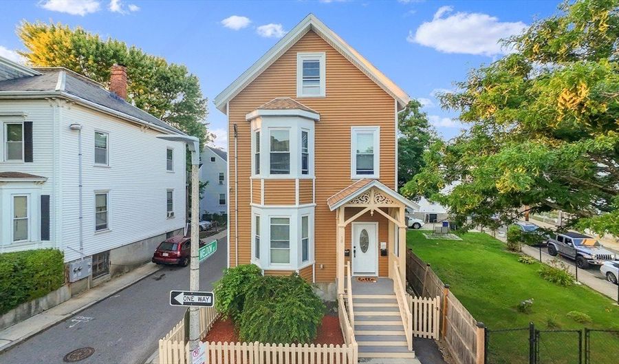 18 Holborn St, Boston, MA 02121 - 5 Beds, 3 Bath
