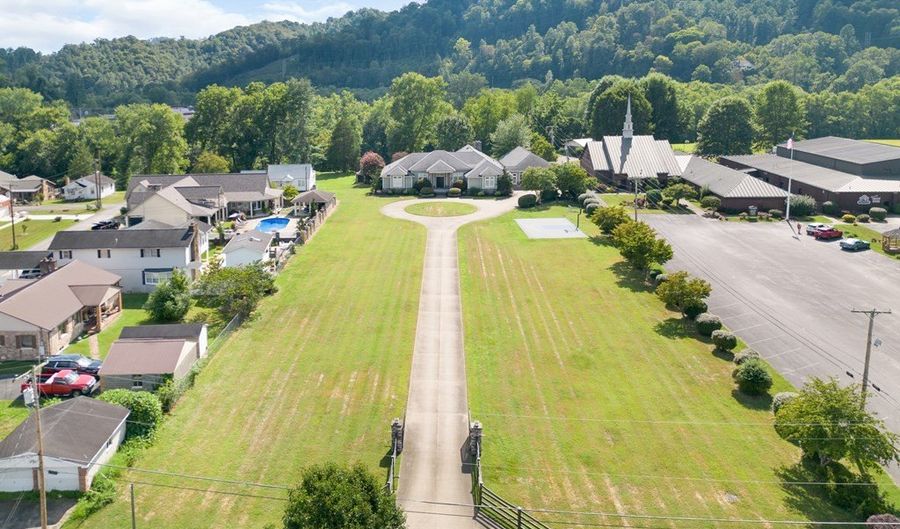 87 Ball Park St, Allen, KY 41601 - 5 Beds, 5 Bath