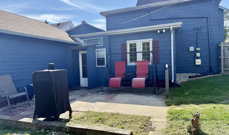 504 W Monroe St, Alexandria, IN 46001 - 2 Beds, 2 Bath