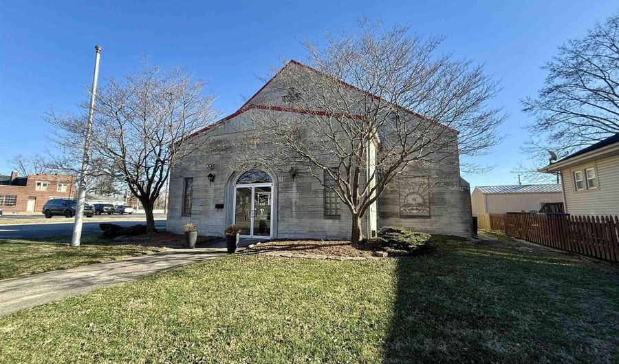 512 P St, Bedford, IN 47421 - 1 Beds, 2 Bath