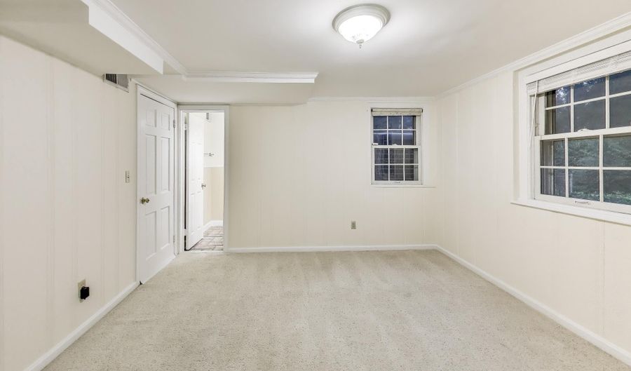 9326 W PARKHILL Dr W, Bethesda, MD 20814 - 5 Beds, 4 Bath