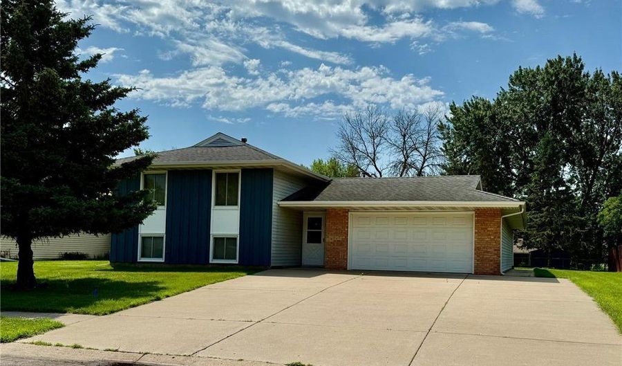 188 150th St W, Apple Valley, MN 55124 - 4 Beds, 2 Bath