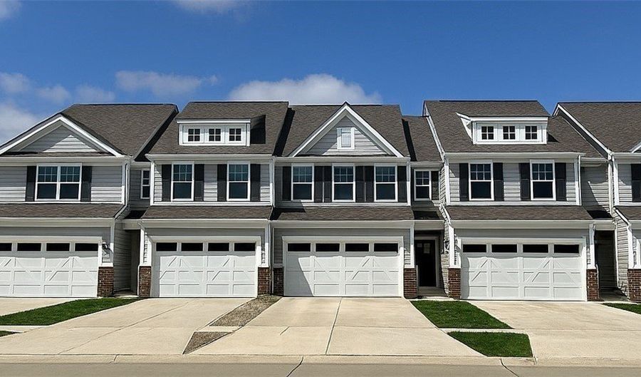 945-2 Memory Ln, Aurora, OH 44202 - 3 Beds, 3 Bath