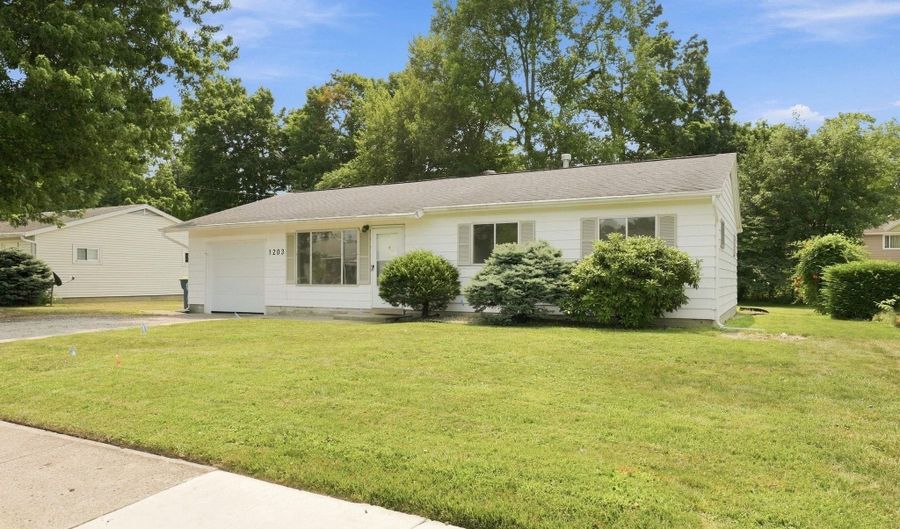 1203 Superior Dr, Auburn, IN 46706 - 4 Beds, 2 Bath