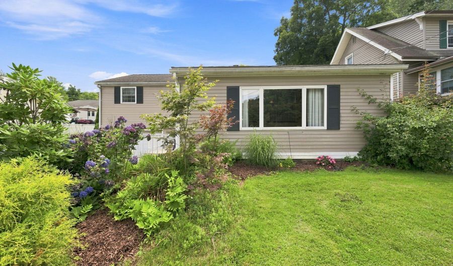 41 Taillon St, Bristol, CT 06010 - 3 Beds, 1 Bath