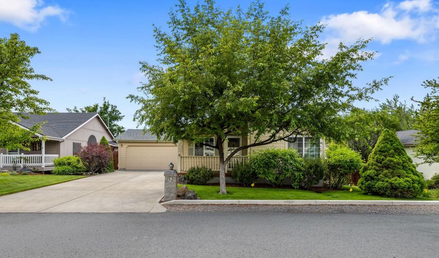 2583 NE Wintergreen Dr, Bend, OR 97701 - 3 Beds, 2 Bath