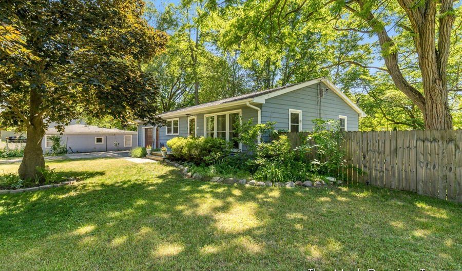 107 Elm St, Allegan, MI 49010 - 3 Beds, 2 Bath
