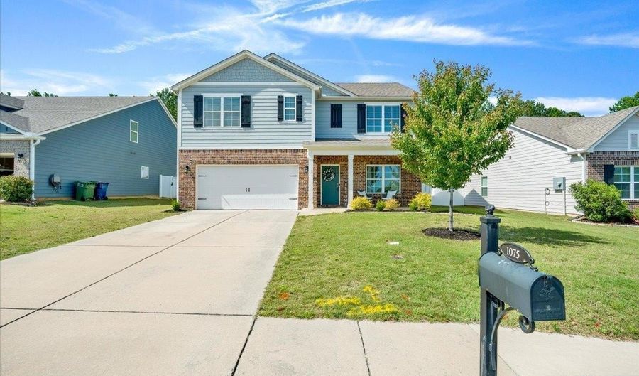 1075 FLYWAY VIEW Ln, Alabaster, AL 35007 - 5 Beds, 3 Bath