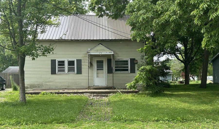 415 W Main St, Arcola, IL 61910 - 2 Beds, 1 Bath