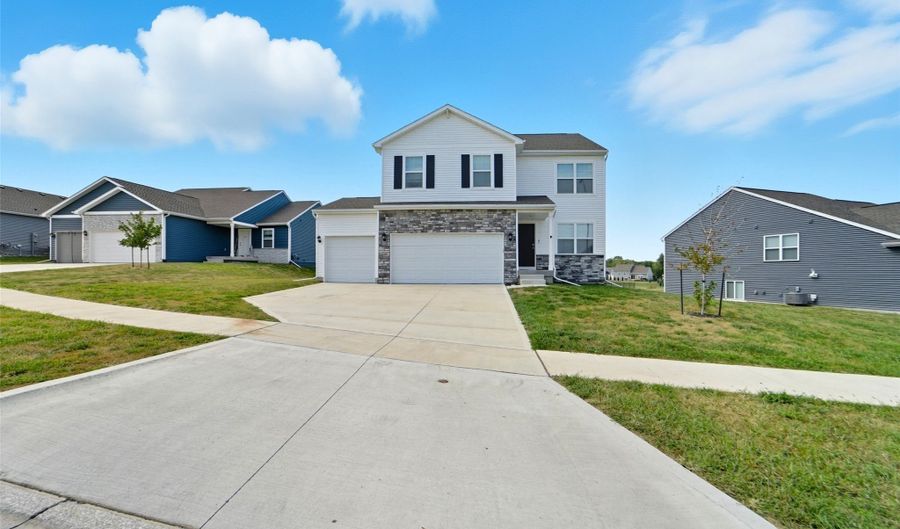 1726 Southbridge Dr, Adel, IA 50003 - 4 Beds, 3 Bath
