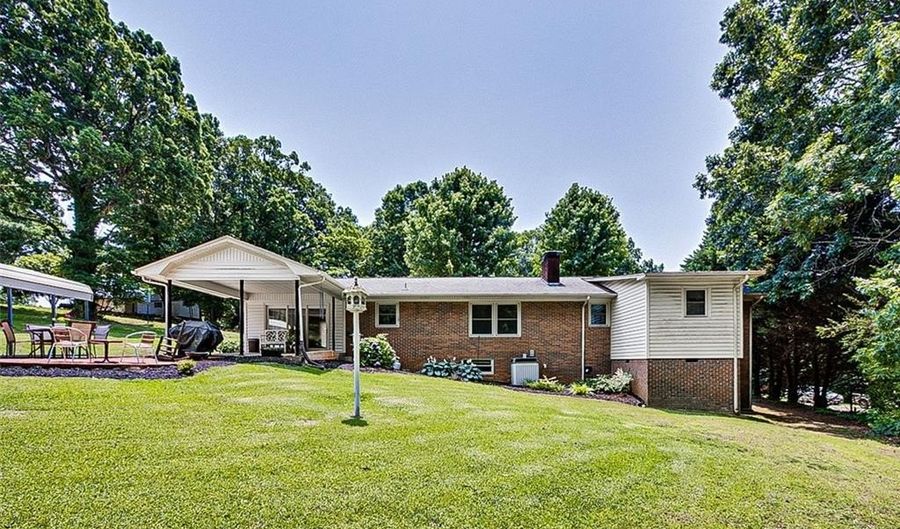 259 Anchor Dr, Asheboro, NC 27205 - 3 Beds, 2 Bath