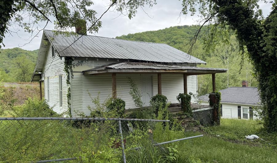 105 Highland Ave, Appalachia, VA 24216 - 3 Beds, 2 Bath