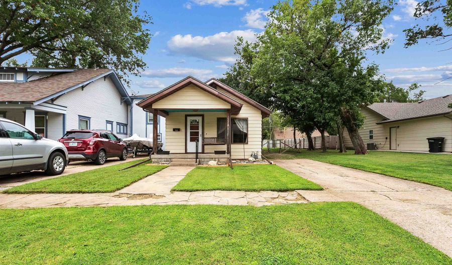 1224 N State St, Augusta, KS 67010 - 3 Beds, 1 Bath