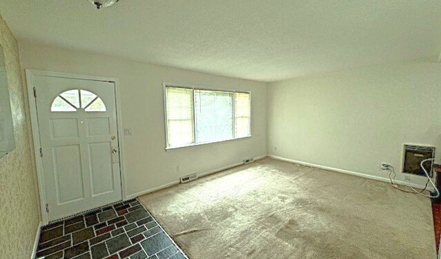 21 Eastwood Rd, Bridgeport, CT 06606 - 3 Beds, 1 Bath