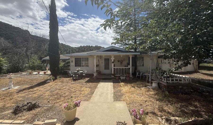 424 Poplar St, Bayard, NM 88026 - 3 Beds, 2 Bath