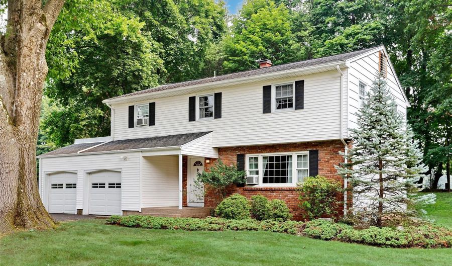 12 Provost Dr, Airmont, NY 10901 - 4 Beds, 3 Bath