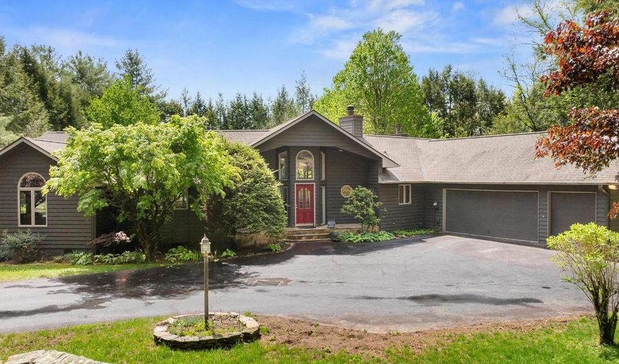 648 Sky Lake Dr, Highlands, NC 28741 - 3 Beds, 3 Bath