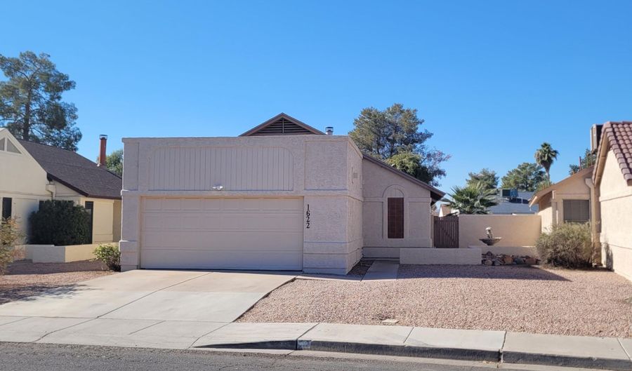 1622 N COMANCHE Dr, Chandler, AZ 85224 - 3 Beds, 2 Bath