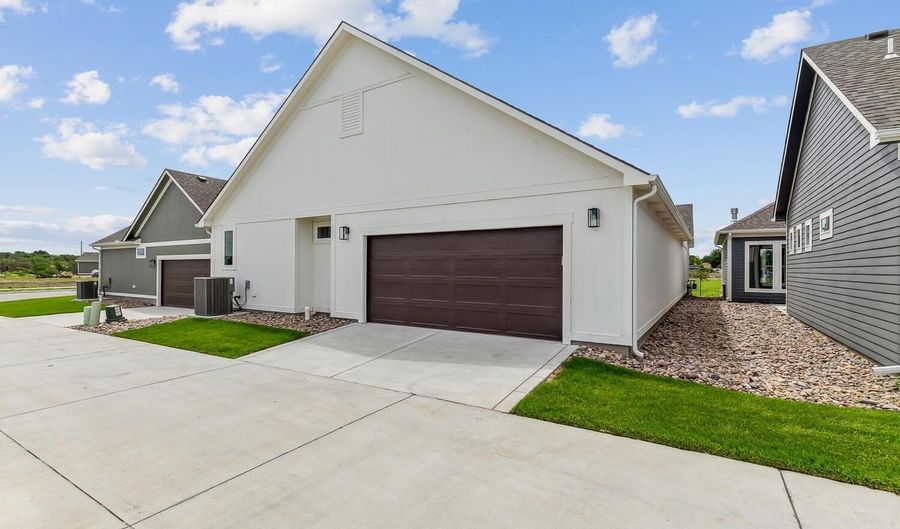 304 W Pepper Tree Rd, Andover, KS 67002 - 3 Beds, 2 Bath