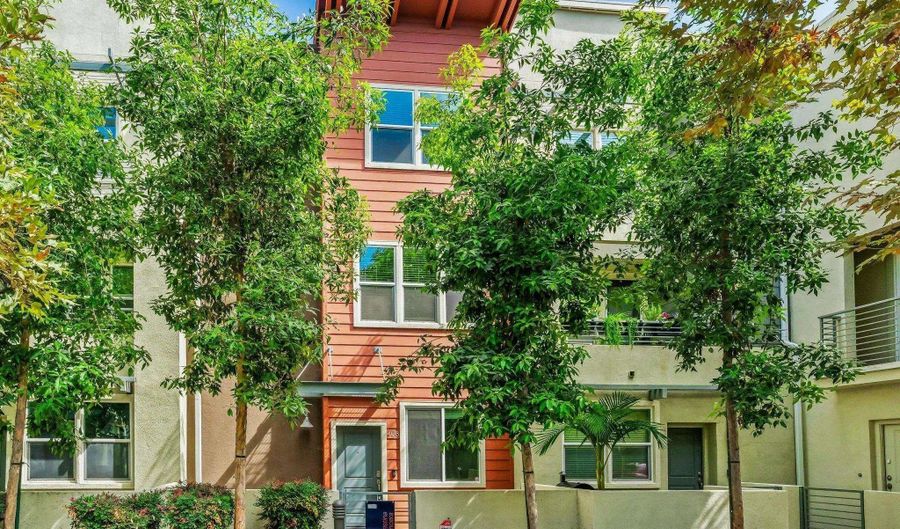 225 Royal Gln 408, Escondido, CA 92025 - 3 Beds, 4 Bath