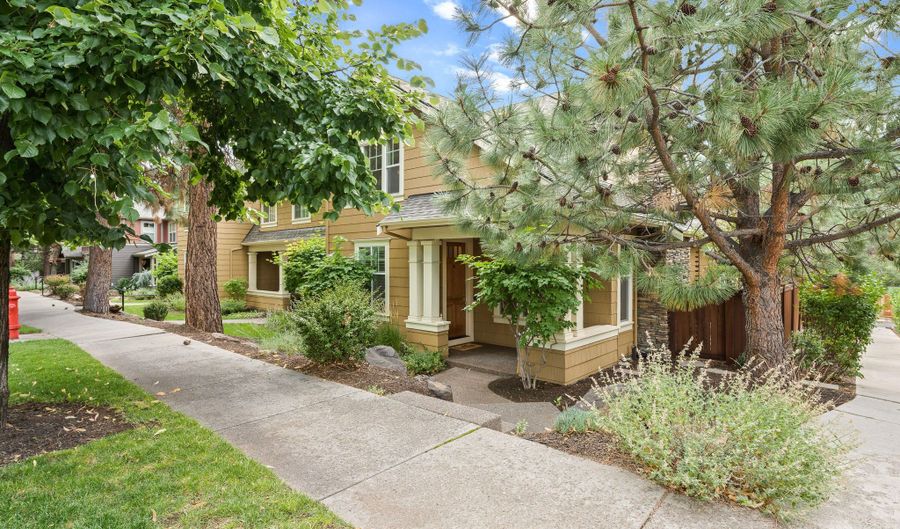 1553 NW Lewis St, Bend, OR 97703 - 3 Beds, 3 Bath